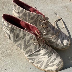 Toms Womens 9.5 Desert Wedges
